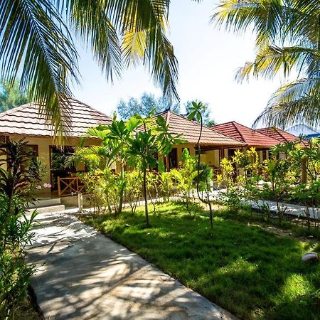 Fantastic Cottages Gili Meno Exteriör bild