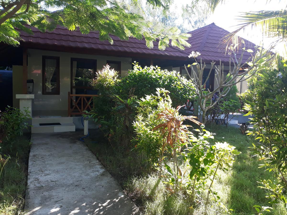 Fantastic Cottages Gili Meno Exteriör bild