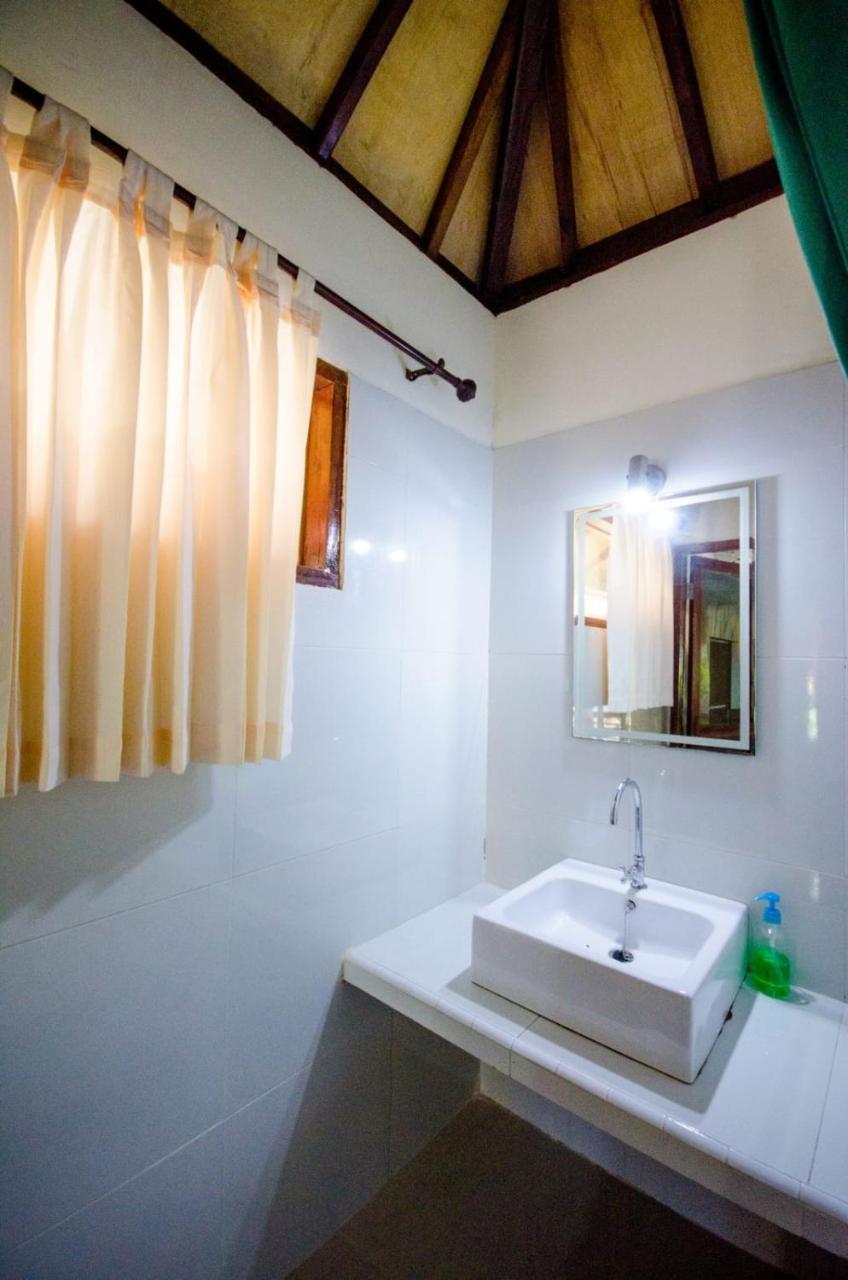 Fantastic Cottages Gili Meno Exteriör bild